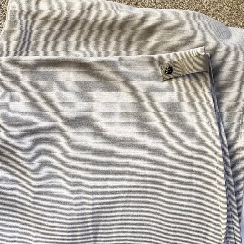 Lululemon vinyasa scarf. Silver/white striped